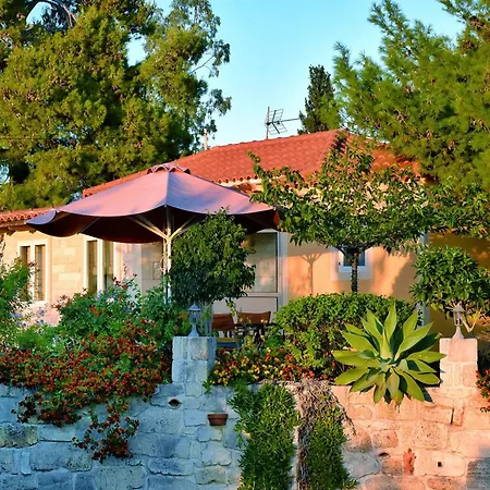 Pear Tree Apartment Lixouri