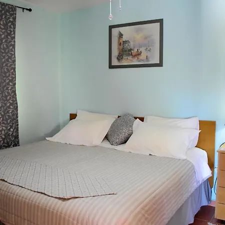 Pear Tree Apartment